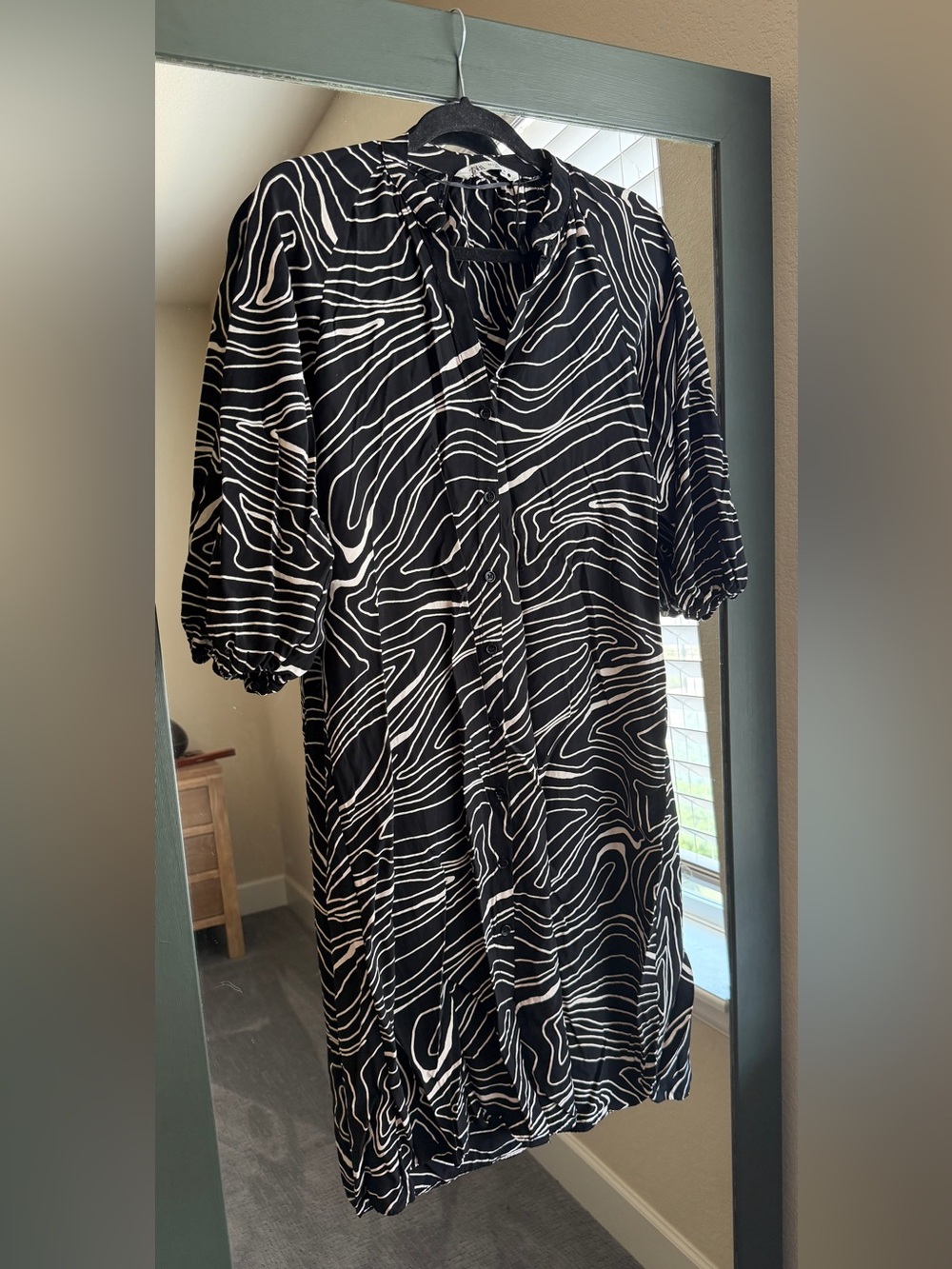 Zara Black and White Abstract Stripe Button-Down Shirt